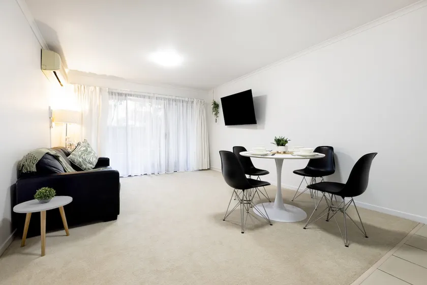 Centeral 1Bed Unit with car park - Image 1