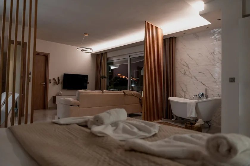 Elite Suite 1 - Image 1