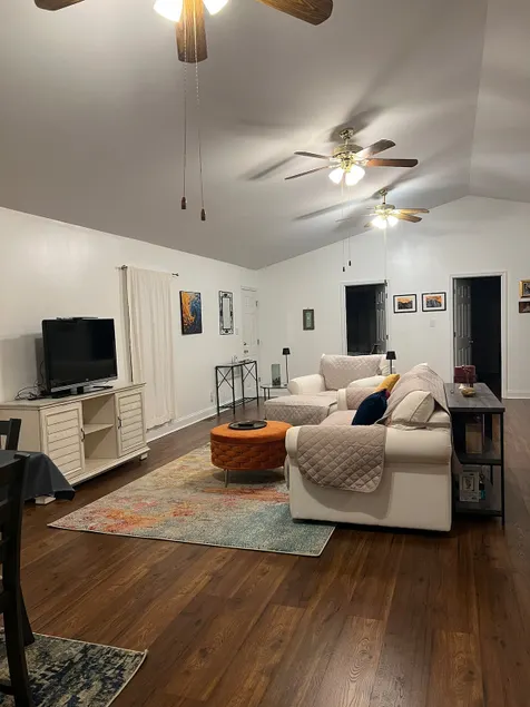 Private Carriage house in KY - Image 1