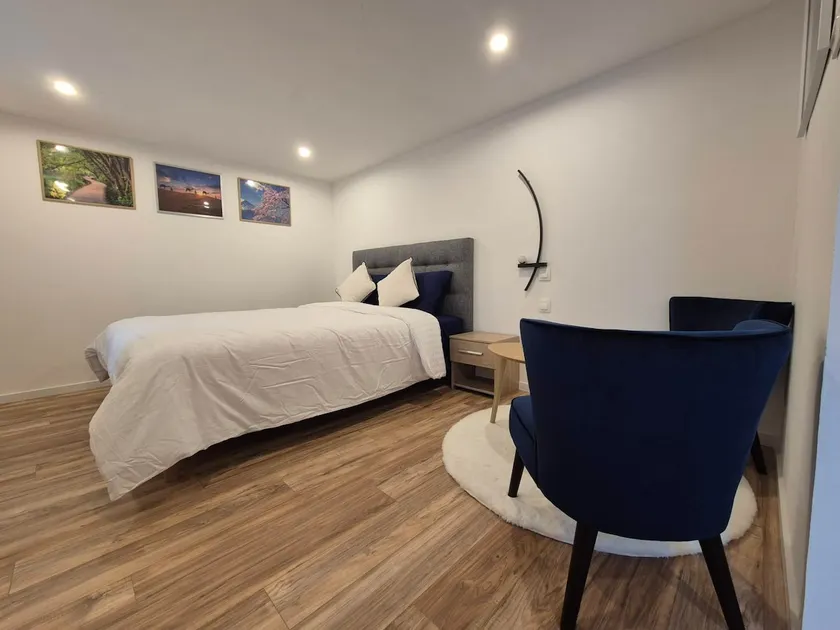 Apartment in Paris's South 2 district - Image 1