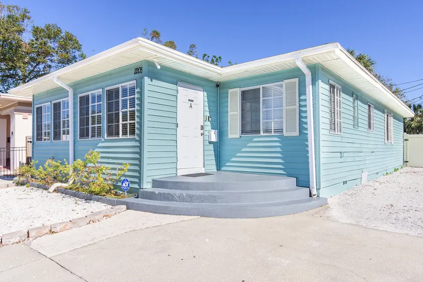 Sunny 2/1 Condo Close to Clearwater Beach - Image 1