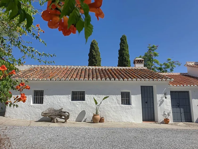 Peaceful Guest House | Private Pool & Views - Image 1