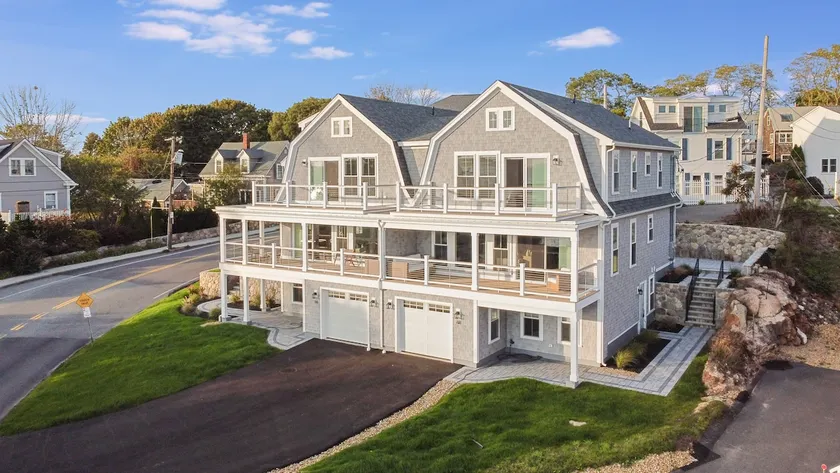 Luxury Starboard Townhome Steps to Niles Beach - Image 1