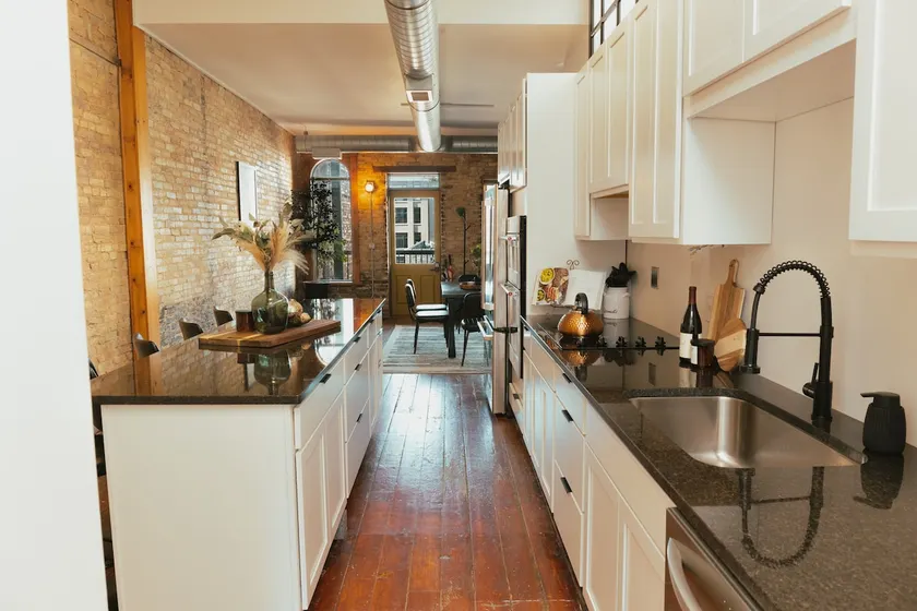 Large Condo in GR - Image 1