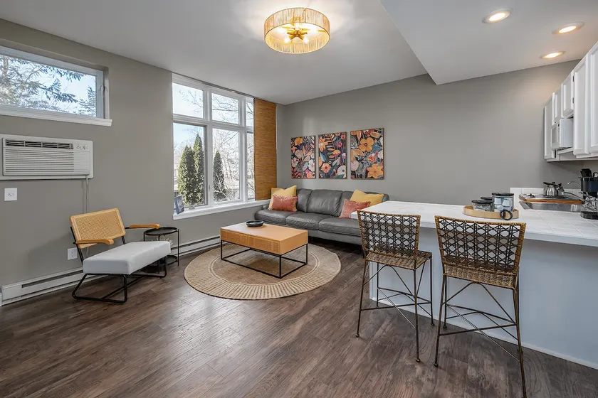 Chic Condo in Lake Geneva. - Image 1