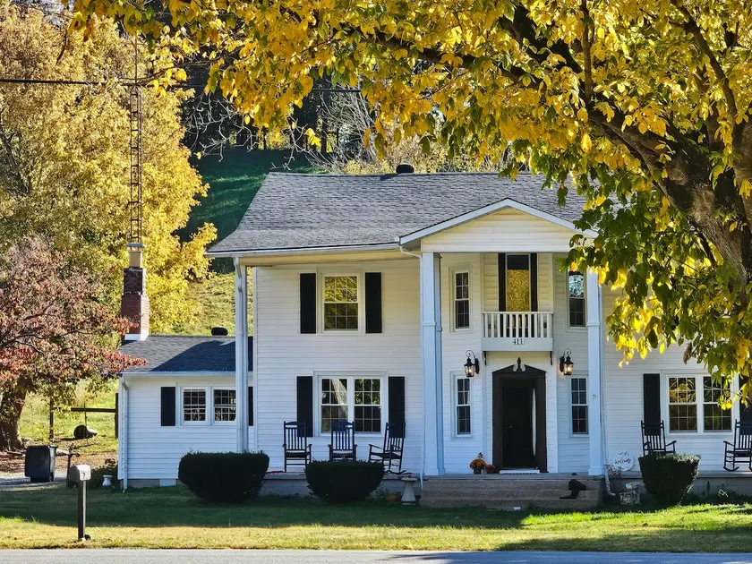 The Hudson House, Country Colonial Retreat - Image 1