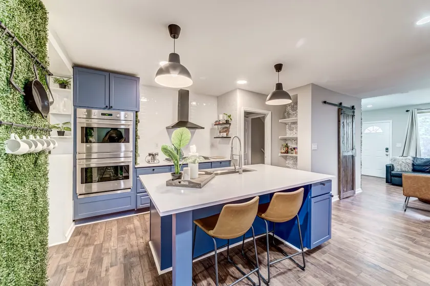 Chic Urban Oasis Centrally Located | Free Parking - Image 1