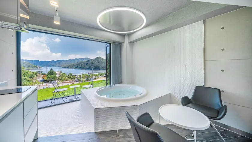 River View Spa Room (Infinity Pool Included) - Image 1
