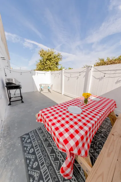King Suite | Walk to Beach + Shops | Patio + Grill - Image 1