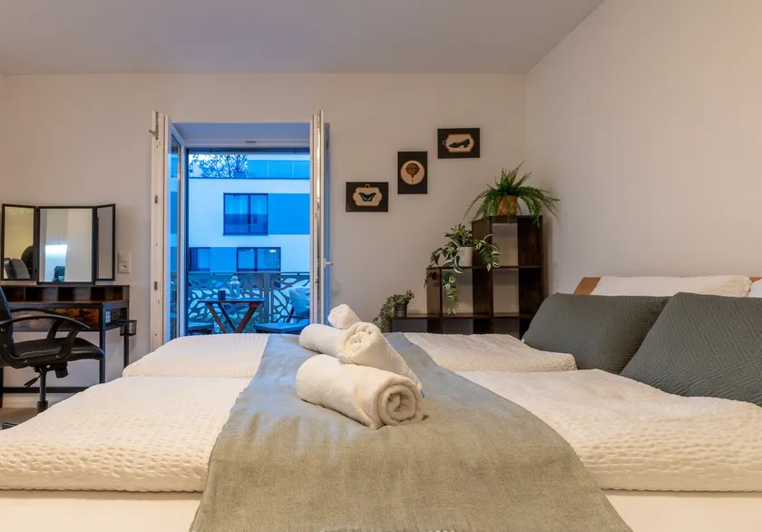 Quiet, close to city and nature, incl. parking & balcony - Image 1