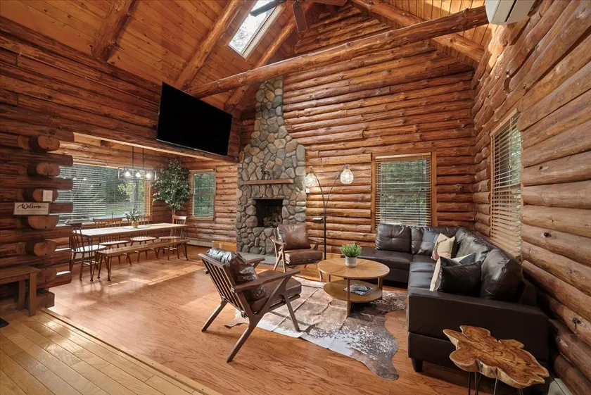 Beautiful 5 Bdr Log House in Cranberry - Image 1
