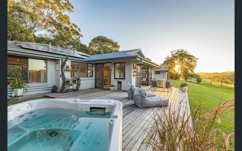 The Old Peach Farm - pool table, spa, views ! - Image 1