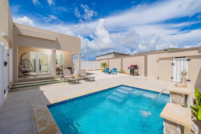 Stylish & Sunny Home Mins to Beach and Private Pool! - Image 1