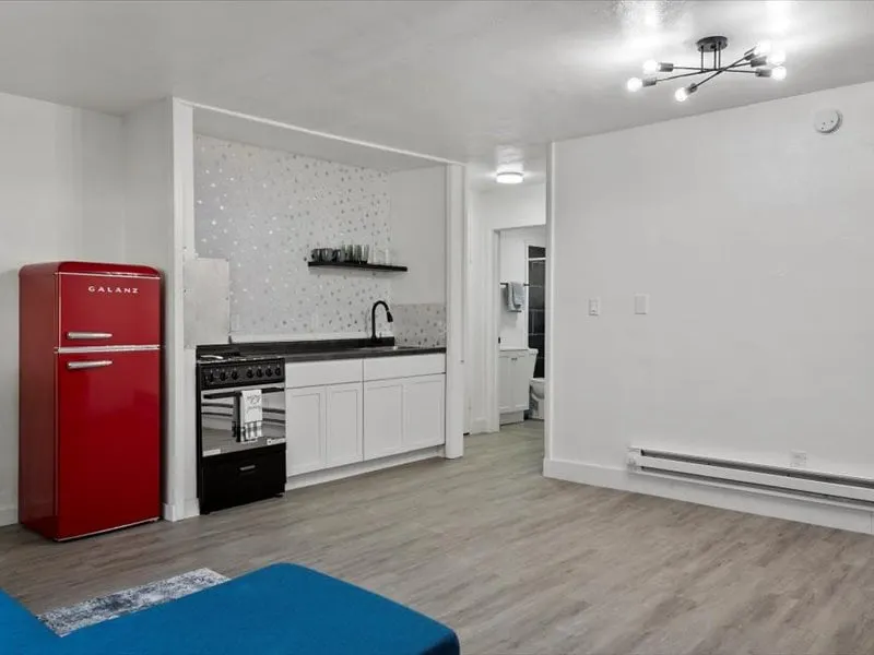 Newly Renovated Apt - Downtown 3 - Image 1