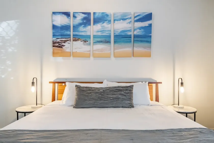 Queen Studio Apartment - Byron Central Apartments - Image 1