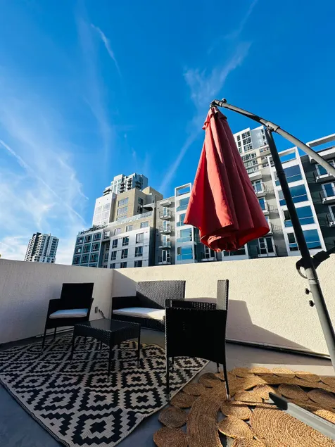 Charming Gaslamp Getaway Condo w/ free parking - Image 1