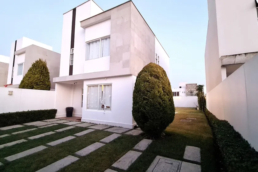 Modern House with a Large Garden, Security in Metepec, Toluca - Image 1