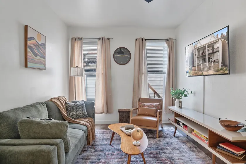 Apartment in Mt. Washington|Patio|Office|PackNPlay - Image 1