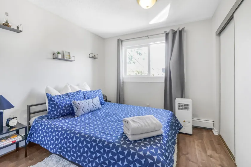 Snowy Kensington Stay | 5 min DT | AC | Parking - Image 1