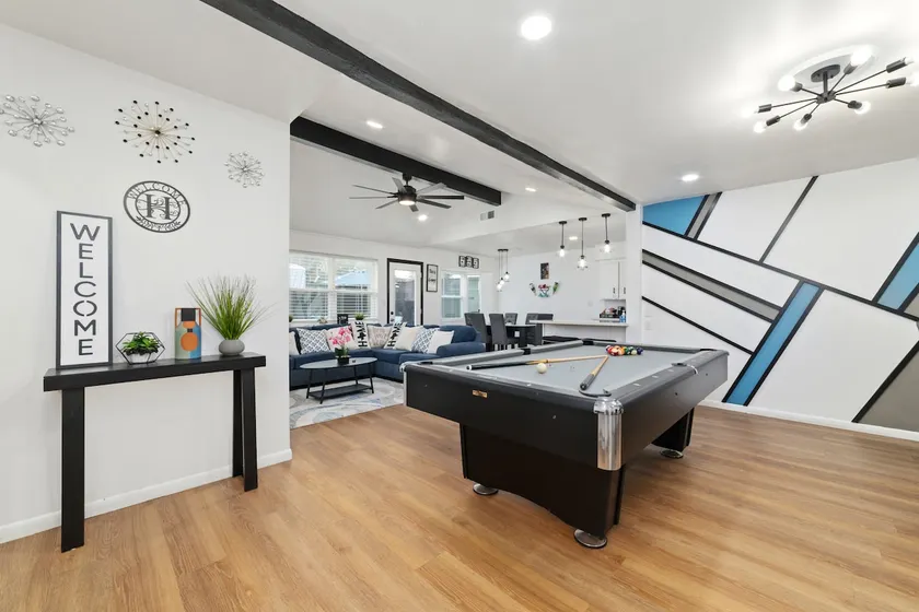 Hoops & Cues: Fun-Filled Getaway with Comfort! - Image 1