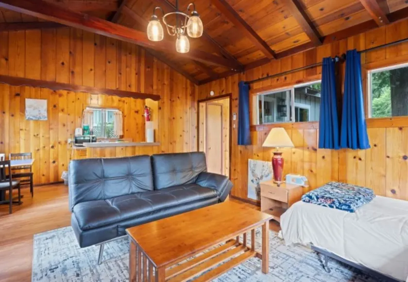 Aden Cabin - Image 1