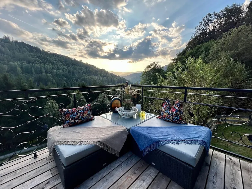 Black Pearl - log cabin surrounded by nature - Image 1