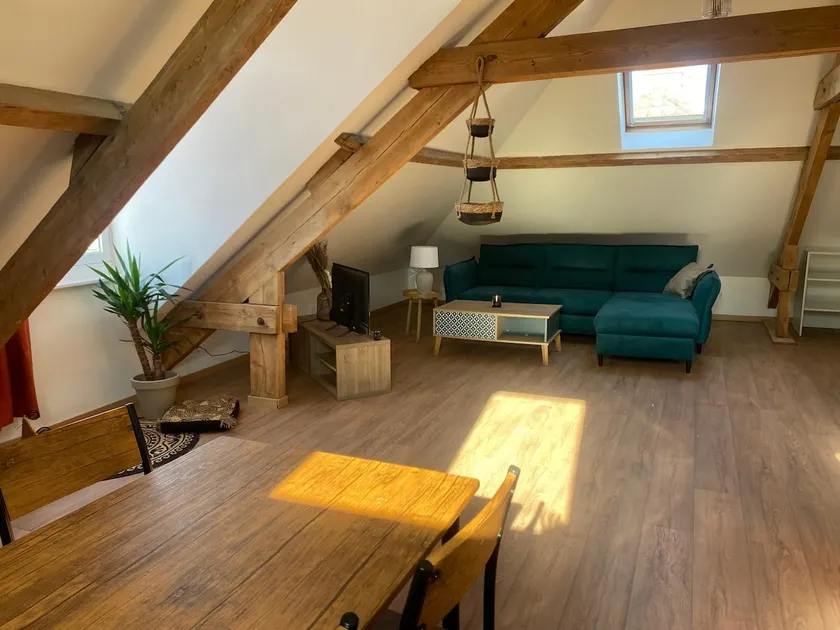 Attic apartment near the beach - Image 1