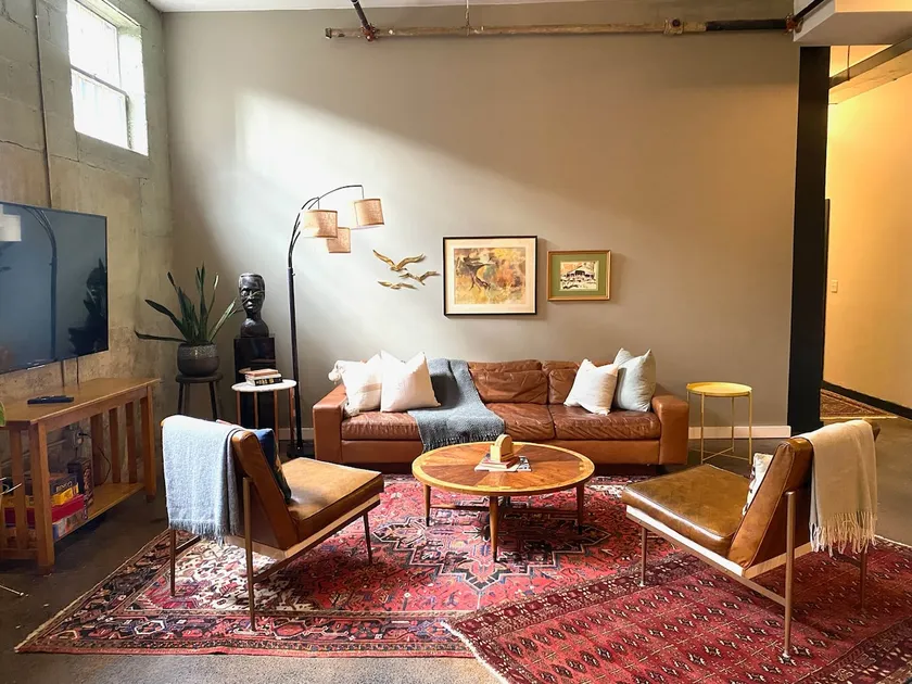 Modern City Loft Downtown Lynchburg VA LYH HUGE - Image 1