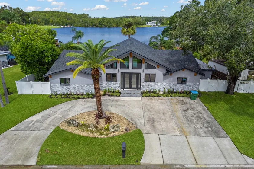 Spacious Lake Tarpon Getaway - Image 1