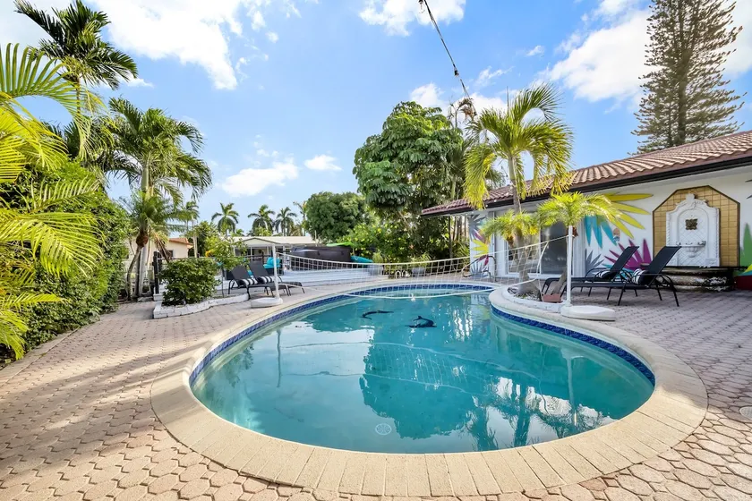 LuxWaterfront ~ HotTub ~ Games ~ LBTS - Image 1