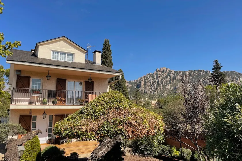 Swiss-style Casa Annie overlooking Montserrat - Image 1