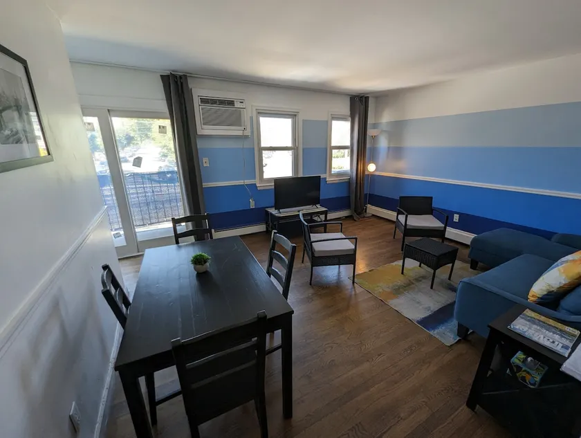 Charming 2BR near light rail - Image 1