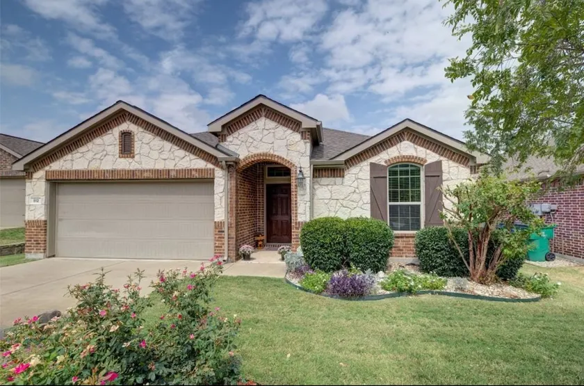 5-Bedroom Retreat w Private Greenbelt & Park Views - Image 1