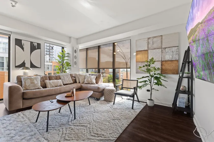 ”Melody of Evanston 3bd, 2 Bath UrbanLux” - Image 1