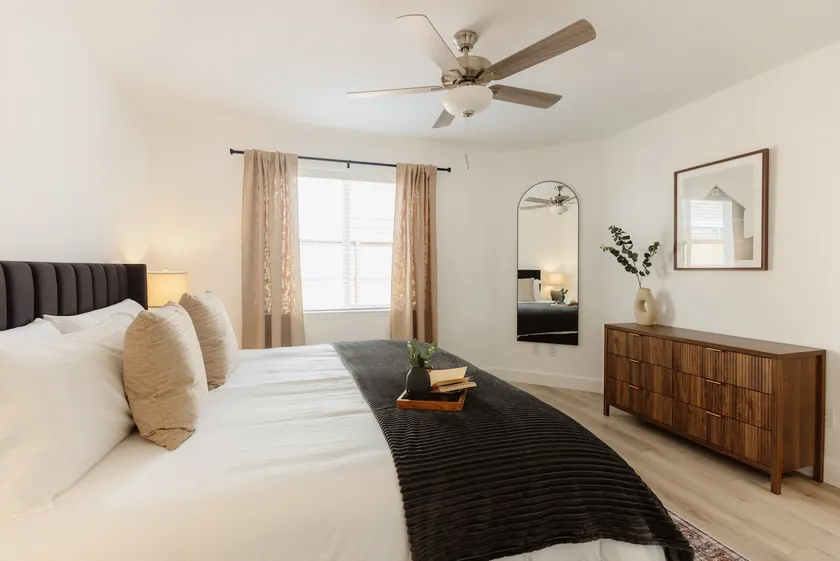 *NEW* Upscale Retreat, 65”TV, Mtn Views, UNR 5min - Image 1