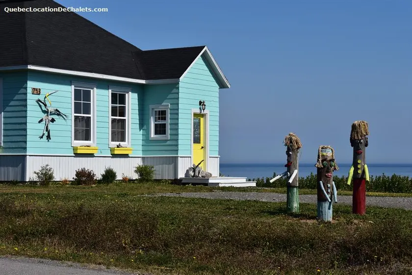 Charming old school facing the ocean - Image 1