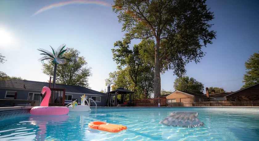 Lush Hideaway w/ HotTub & Pool 6 mins kings Island - Image 1