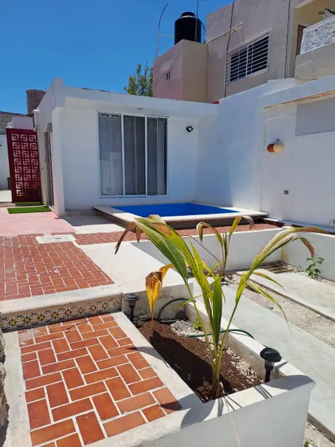 Cocoon house with pool 2 blocks from the beach - Image 1