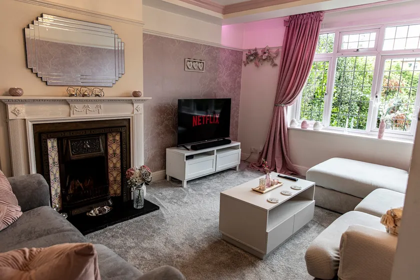 Perfect Booking | Double Driveway Parking + Garden - Image 1