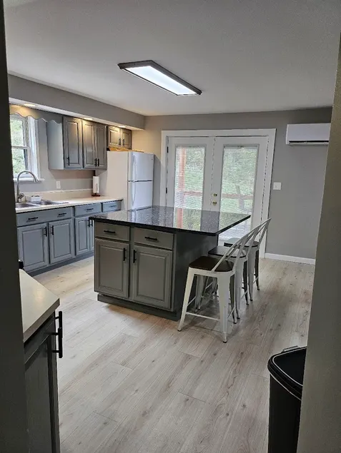 Spacious, walk to Purple Fiddle, near Canaan/Davis - Image 1