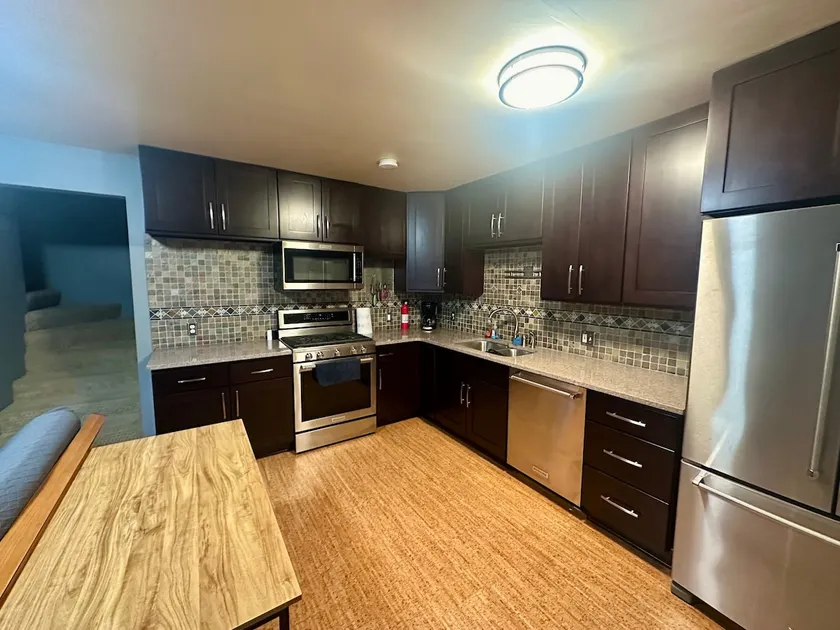 Modern 1 bedroom close to UAA - Image 1