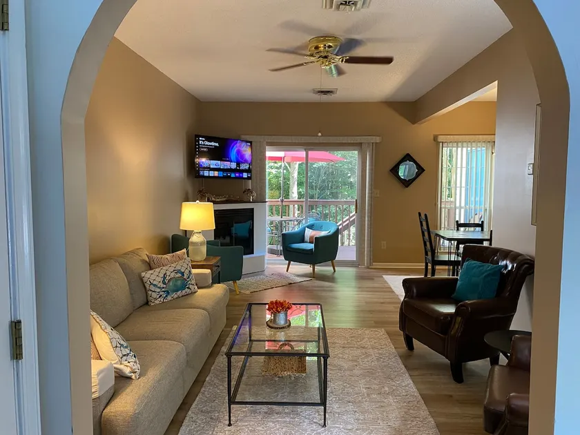 3 bedroom townhouse - Image 1