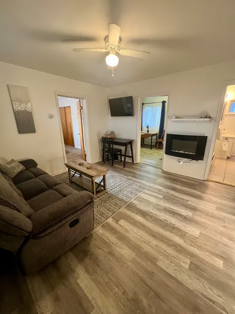 Cozy Flat in Downtown Corning - Image 1