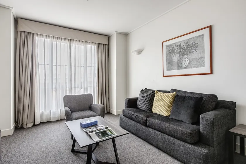 Serene Pool Oasis 1BR Near MCG & Rod Laver Arena - Image 1