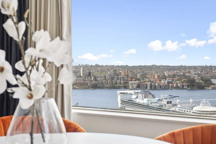 Breathtaking Harbour Bridge Views in Prime Locale! - Image 1