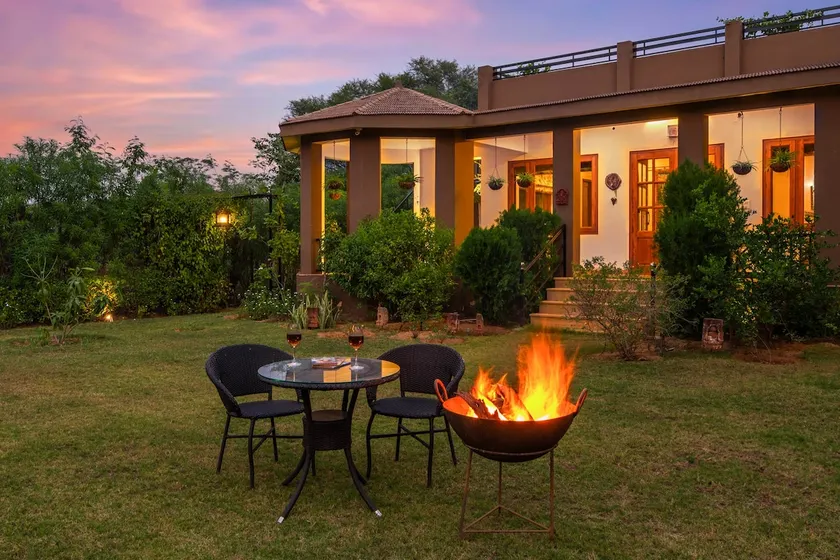 Cosy 2BHK Villa w/Lawn + Breakfast on Kukas Jaipur - Image 1