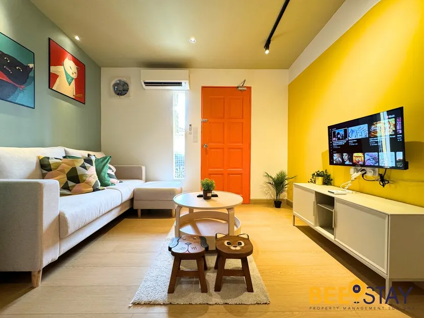 Jenjarom No. 9 Modern Cozy Homestay for 6 Pax - Image 1