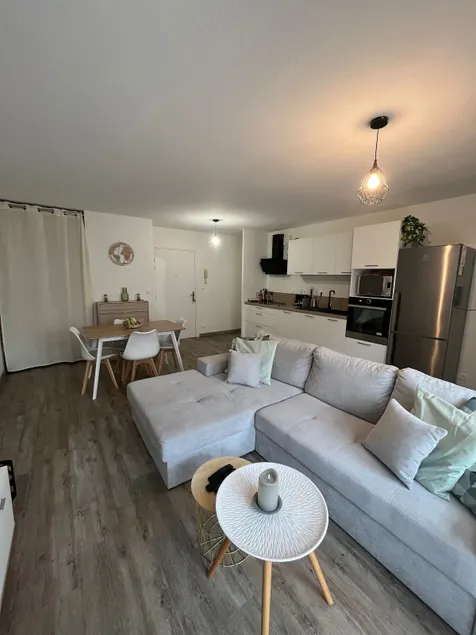 Spacious 2-bedroom/Parking/Air conditioning - Image 1