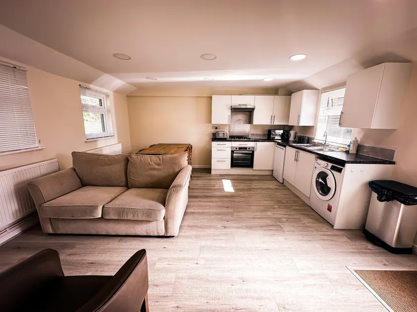 Welcome to Chobham Ridge Lodge! - Image 1
