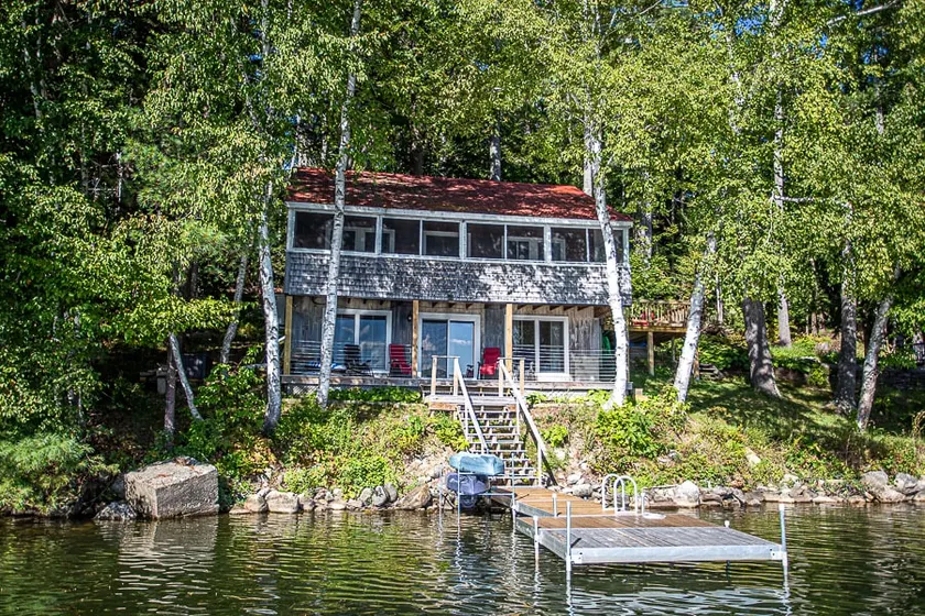 Serene Lakeside Retreat - Image 1
